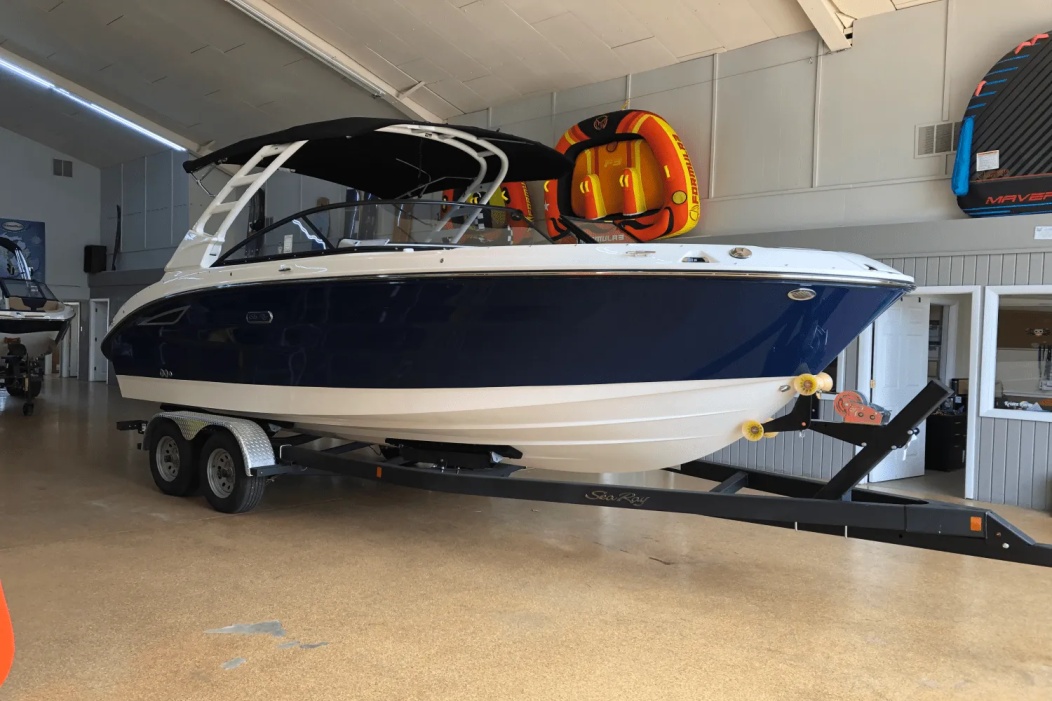 2025 Crownline 270 CR w/ 350 HP Mercruiser & Color Matching Trail